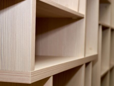 Quelle épaisseur de bois pour une étagère solide ?